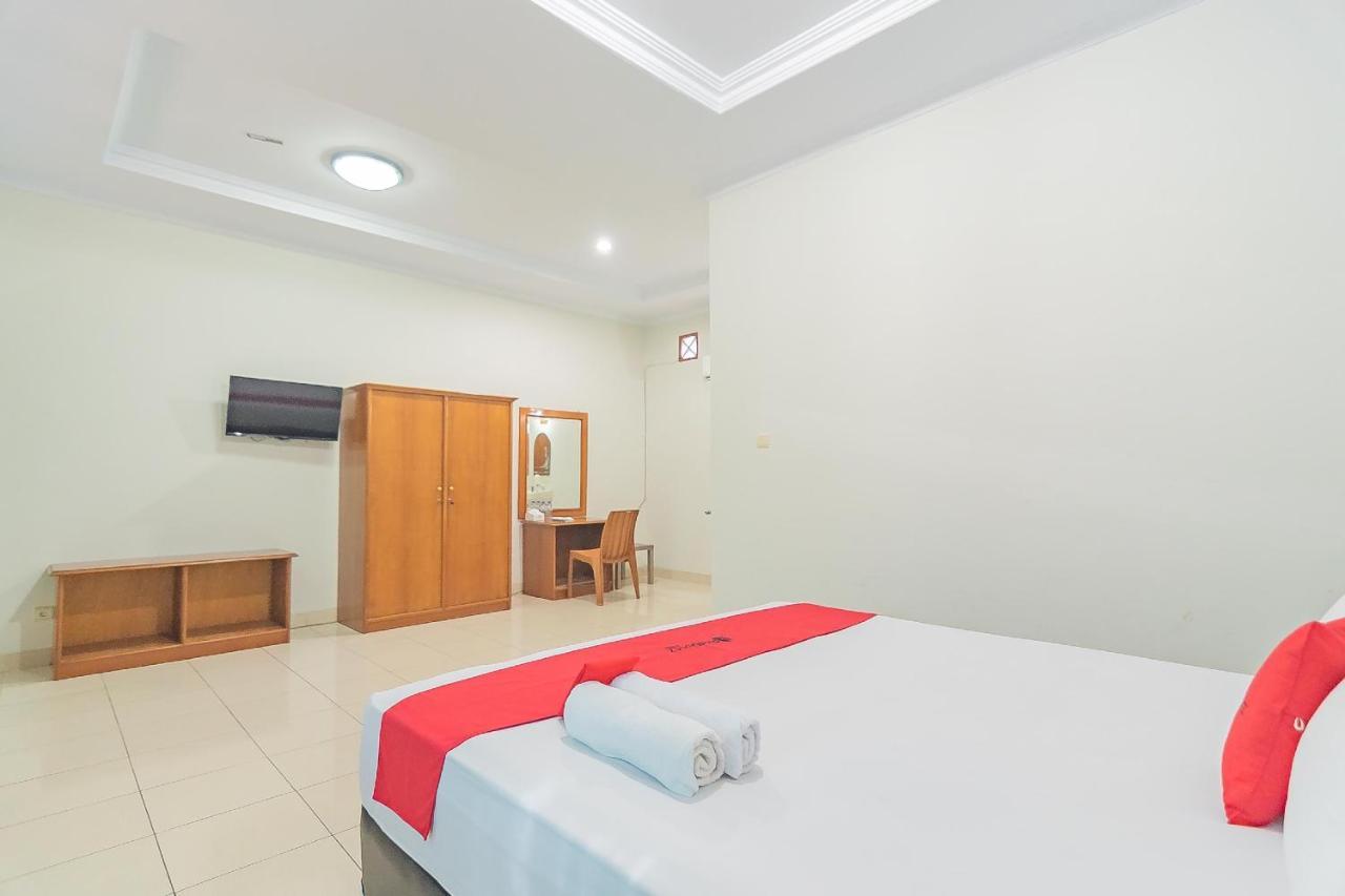 เรดดอร์ซ แอท เปอร์มูดา สตรีท Hotel จิเรบอน ภายนอก รูปภาพ